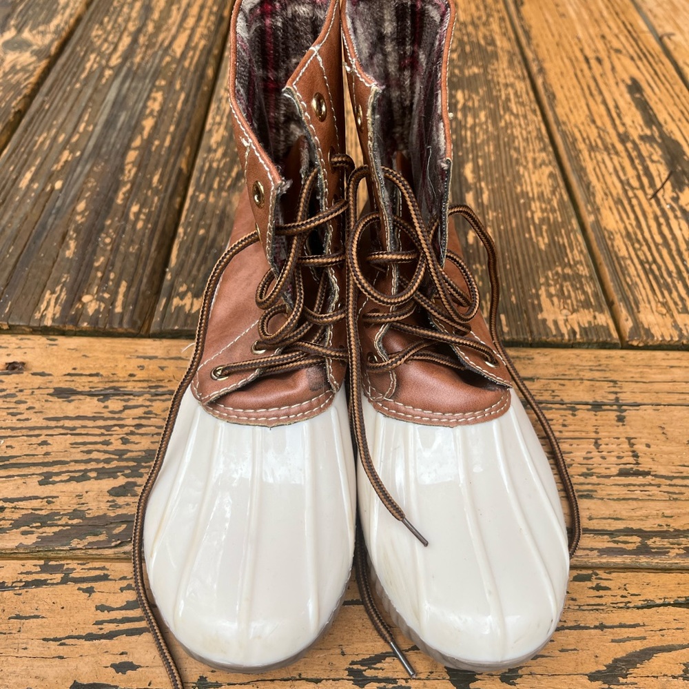 8.5 Womens duck boots
